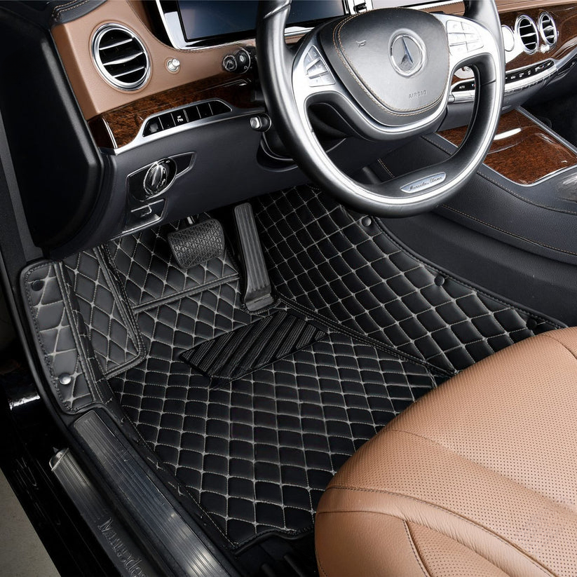 BLACK & WHITE DIAMOND PATTERN CAR MATS SET